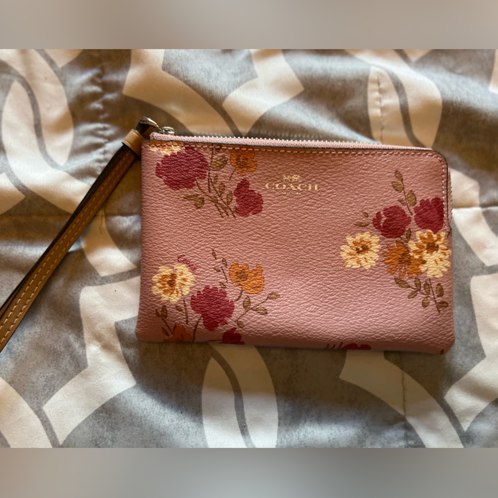Floral wristlet